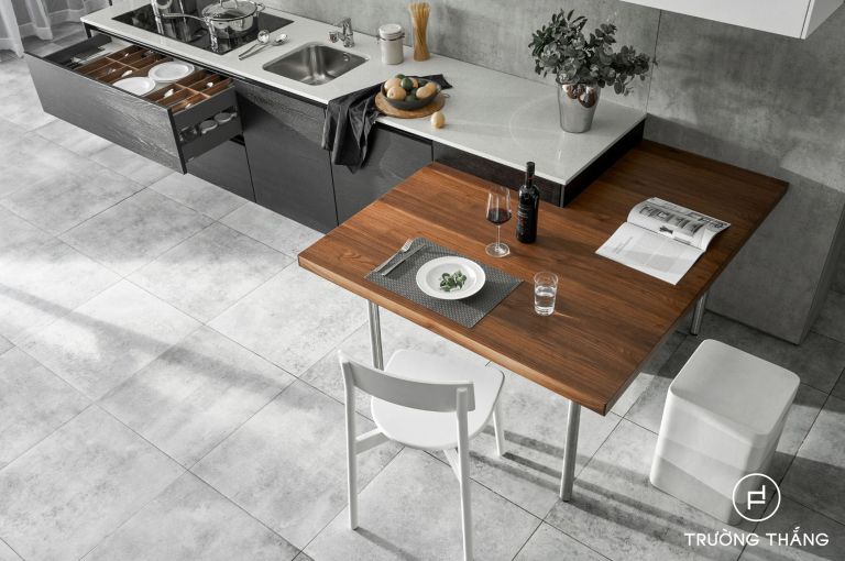 應該選擇帶桃條的木質廚柜還是單獨的木質廚柜？